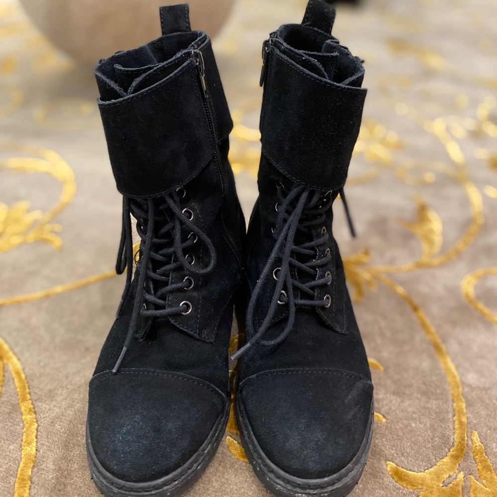 Venilla suite boots